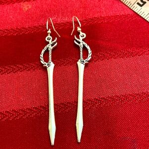 5/$10❤️❤️❤️NEW TIBETAN SILVER SWORD WEAPON DANGLING EARRINGS BY ALYCE RANCOUR